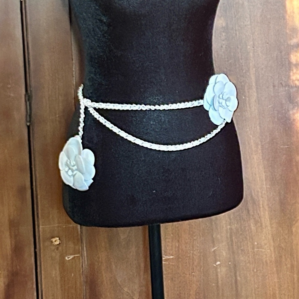 Deadstock 80s White Leather and Silver Links Chain Belt L